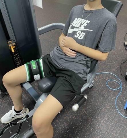 周思諭 - 帶學員進行血流限制訓練實驗