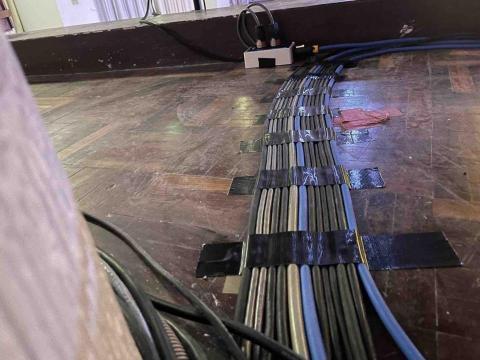 翰聲工作室 - 做大場一定把線貼好不然有人跌倒就完了?