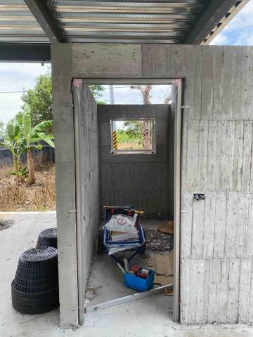 張小凱 - 鋁門窗按裝