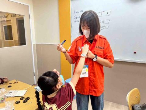 張雅雯 - 課程中與孩子互動