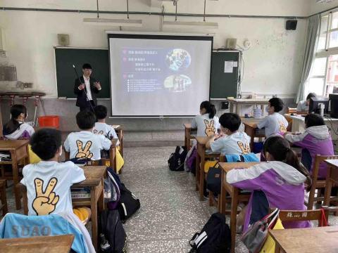 魔術師 K 專業互動行魔術 - 蘇澳國中 職涯生涯分享 魔術師?&zwj;♀️