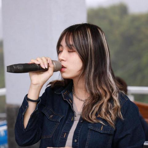 CNF - 女主唱 - 葳妮 ?