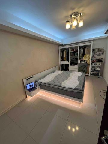 樺暐裝潢油漆工程行 - 油漆：衣櫃改色+床頭司曼特
木工：訂做床頭+床框
水電：床框燈條安裝+床頭 插頭 USB 安裝