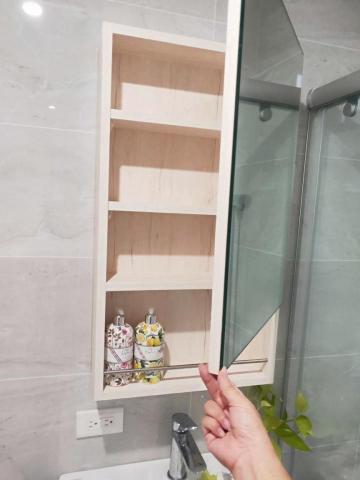 晅暘衛浴設計工程（艾恩居） - 好實用且美美的木紋風鏡櫃