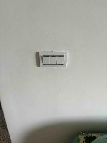 郭奕增 - 房屋更換線路開關