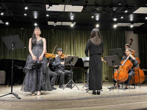 鍾沂霖 - 與小樂團演出協奏曲