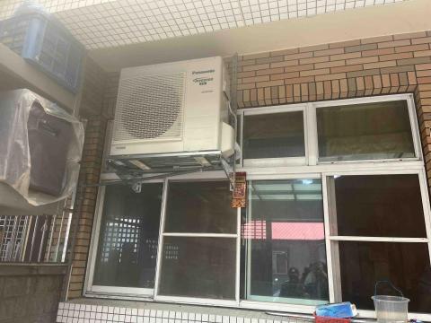 鄧楷錡 - 國際牌室外機安裝