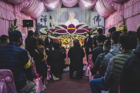 倪玄恩 - 靜默告別