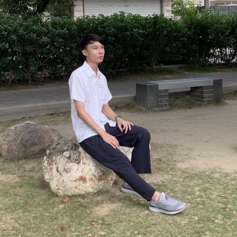 提供高中物理服務的專家江宥頡