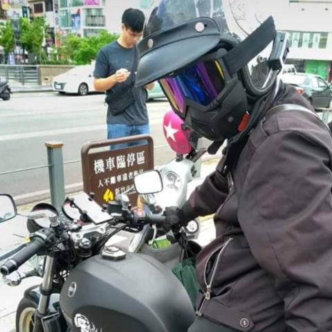 提供8891重機服務的專家鍾定綸 （阿部）