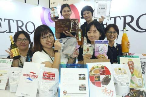 專業日中口譯翻譯/韓中口譯  李欣玲(Maggie Lee) - 2023高雄國際食品展JETRO攤位出展 專業日中口譯翻譯/韓中口譯  李欣玲(Maggie Lee) - 2023高雄國際食品展JETRO攤位出展