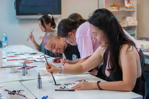 Vivian - 教外國人寫中文