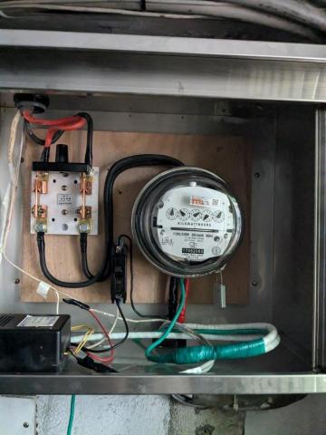 承家水電工程行 - 新白鐵錶箱，新電錶座和錶前閘刀開關