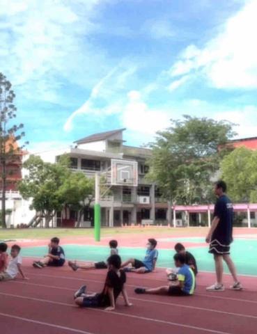 邱晨洋 - 拉筋伸展