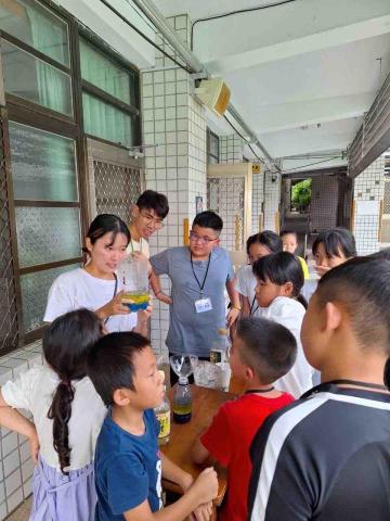 數學家教/國文家教/國中小各科輔導 - 營隊設計實驗（油水分離、酸鹼中和）