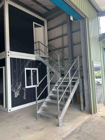 鉅軒企業社 - 2f樓梯和扶手