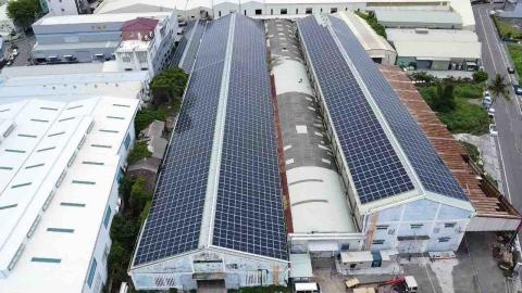 築能有限公司 - 台南工業廠房,屋頂太陽光電設置量1123.85kw,年發電量預估152萬度電。