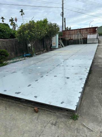 鉅軒企業社 - 鋼構花板平台