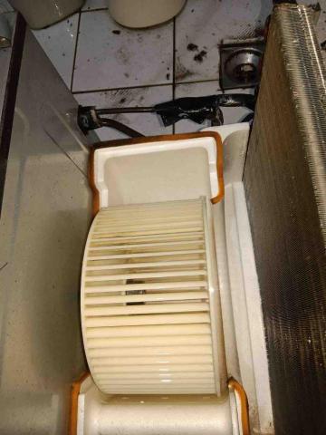 上懿森林浴冷氣企業社（清洗冷氣）（維修冷氣）（灌冷媒） - 窗型冷氣［添加防霉清潔劑］清洗後