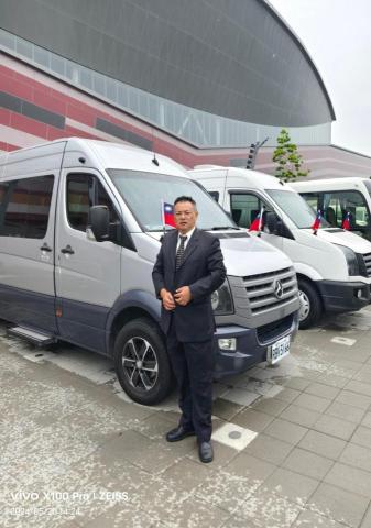簡師傅包車旅遊服務團隊 - 我與車輛