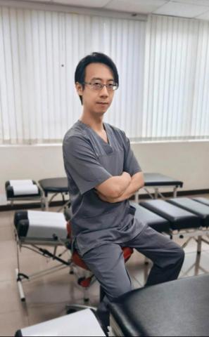 王文慧 - 整復師（利用現有的工作環境來做個人形像照）