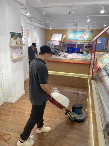 陳弘遠 - 店面打蠟，上蠟前清洗