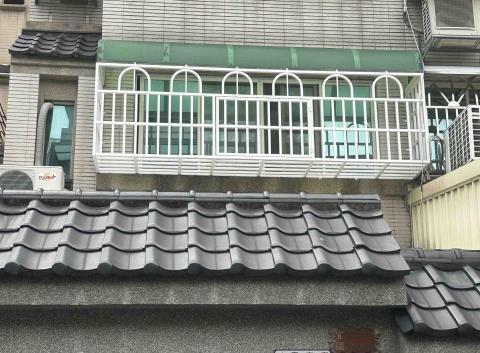 星泰金屬工程邱東泰 - 不鏽鋼烤漆，客制化防盜窗