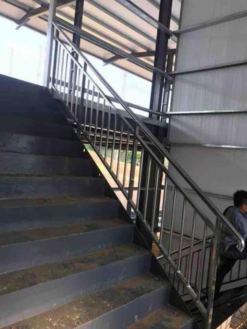 星泰金屬工程邱東泰 - 不鏽鋼拋光扶手