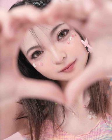 Livia整體妝造｜彩妝教學 - 棚拍 y2k主題/
微甜個性風格