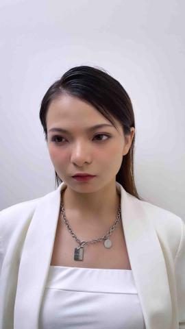 Livia整體妝造｜彩妝教學 - 棚拍 個性西裝