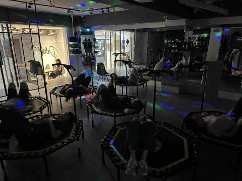 Perfect Life 運動俱樂部 - 爆汗跳床