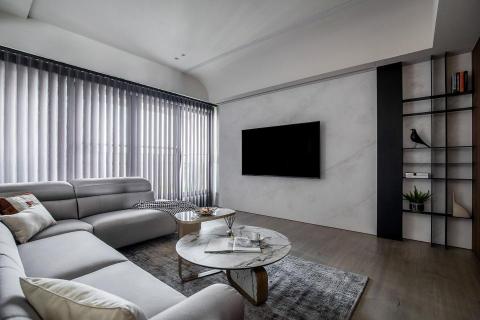 沐見設計室內裝修有限公司 - 仿洞石紋理的藝術塗料讓電視牆與開放式展示櫃呈現高雅的主牆效果