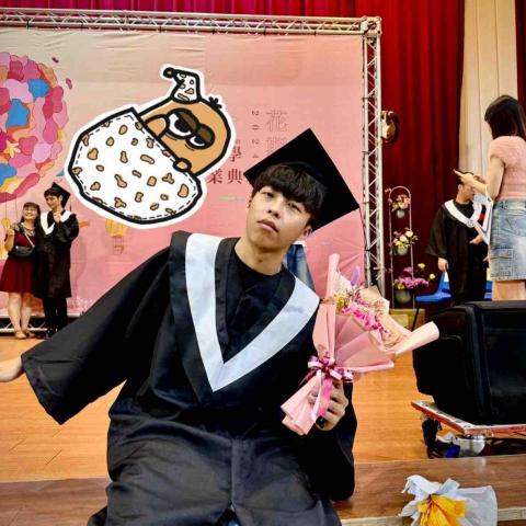 提供高中物理服務的專家陳奕綸