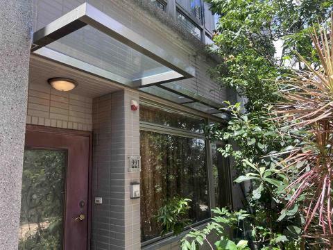 巨益工程行 - 一樓前院雨遮