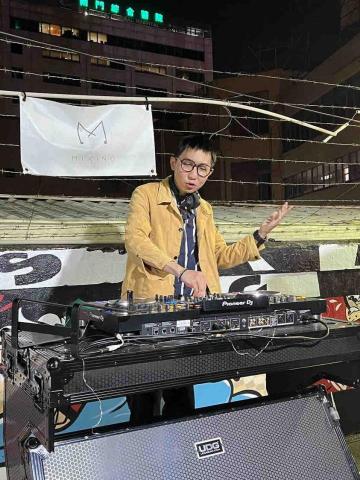 DJ uu (憂憂） - 戶外放音樂