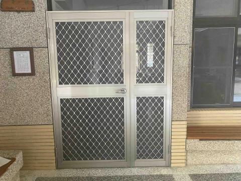啟恆鋁門窗企業社 - 學校子母沙門