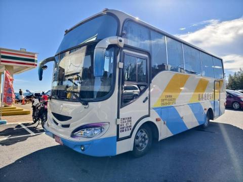 簡師傅包車旅遊服務團隊 - 豪華中巴