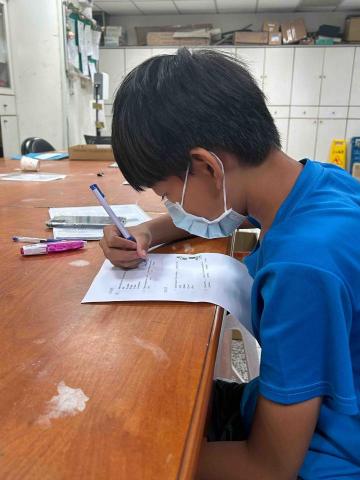 邱湘涵 - 偶爾也會出考卷檢測同學是否有學習進去