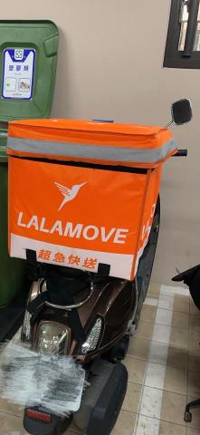 王雅苓 - 有跑外送經驗。只要摩托車載的了，我都可以接