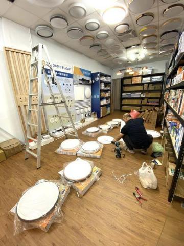 金豪照明有限公司 - 店裡燈具樣品安裝