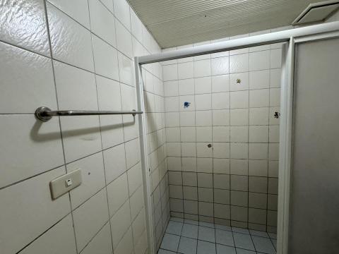 鉅川能源工程有限公司 - 浴室毛巾架安裝