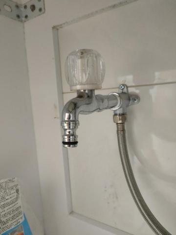 淨涼家庭水電（冷氣清潔） - 洗手台下方加裝水龍頭
