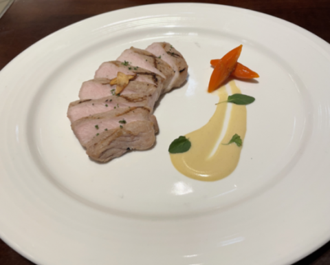 Jerry 游 - 蒜香爐烤豬 搭配 蒜頭蛋黃醬