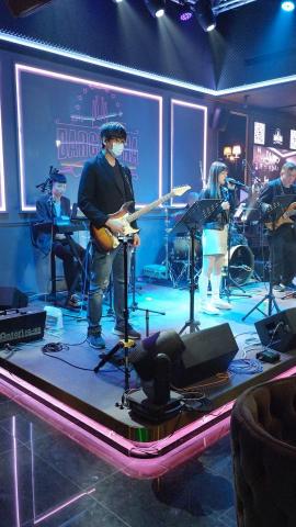 黃昱景(芒果)  🎤🎹 👨🏻‍🏫 - 