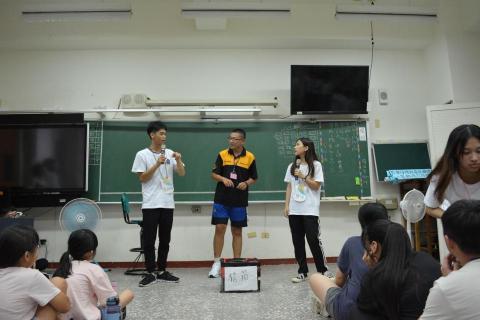 惟雄 - 夏令營活動，邀請小朋友上來互動