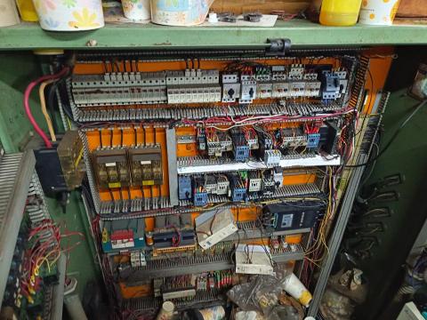 鈧礎有限公司 - 老舊設備維修