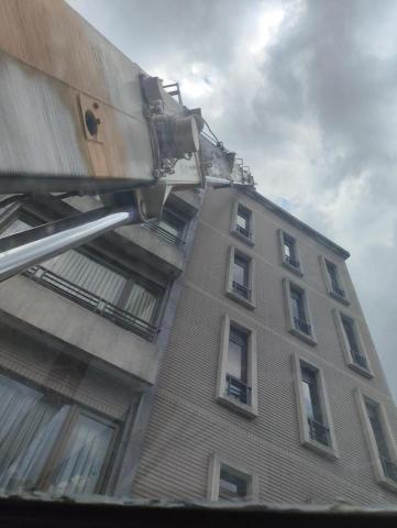 給力起重 王 - 士林豪宅吊掛大型藝術鐵窗