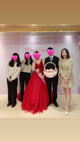 傅儀文 - 婚禮主持成功後與新人的合照