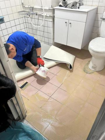 福祉緩衝防滑地板工程行 - 緩衝防滑軟地板（打膠中）