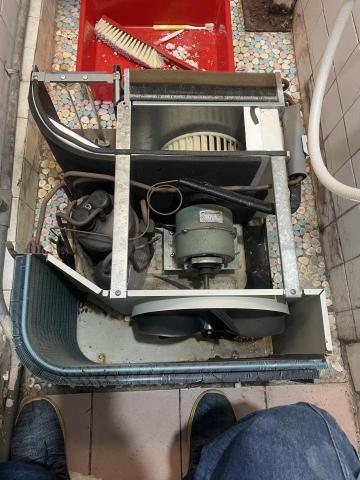 劉俊良 - 窗型冷氣保養清潔